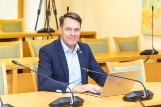Seimo nario A. Bagdono pranešimas: reikėtų naikinti archajišką nuostatą – vasaromis dirbantys nepilnamečiai galėtų ilsėtis ne tik sekmadieniais

