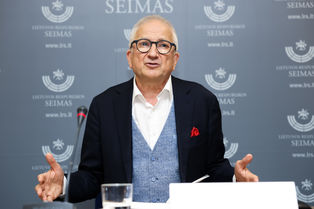 Seimo skaitykloje – naujausios signataro Algirdo Kumžos knygos pristatymas